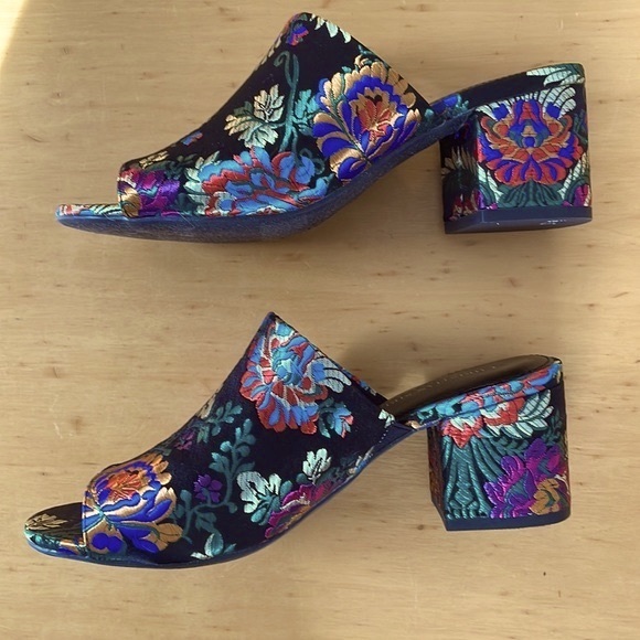 CHRISTIAN SIRIANO for Payless Brocade Chunky Satin Multicolor Sandals Size 7 - Picture 6 of 8